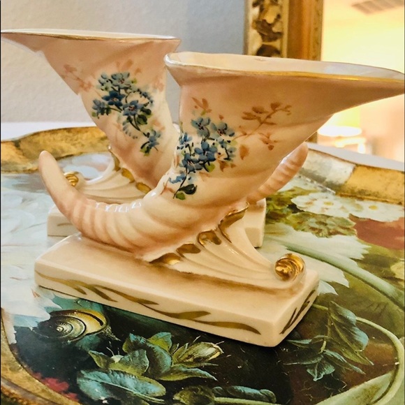 Vintage Freeman Hand Painted Cornucopia Vase Pair - Picture 4 of 10